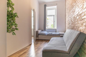 Stunning 2BR Apt Comfortable Design/Great Location